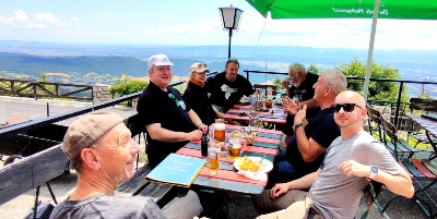 prächtiges Wetter auf der Terrasse des Kohlröserlhauses (c) OE1IAH