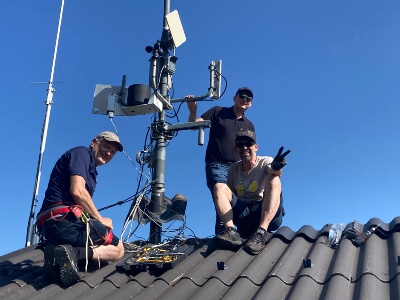 Arbeiten am Repeater OE9XVI (Vorderälpele) (c) OE9SAU